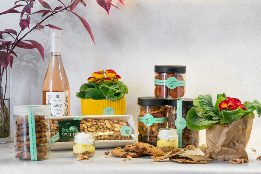 המעדנייה שלנו פתוחה, לאוכל חם ומארזים 